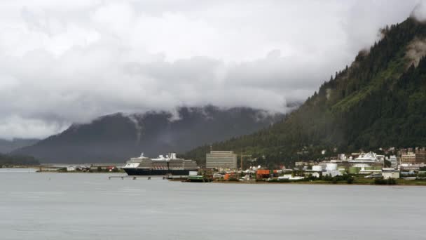 Vista Del Puerto Alaska Día Nublado Viendo Desde Barco Océano — Vídeos de Stock