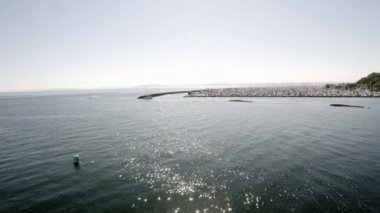 Alaska'da bir tekneden okyanus manzarası