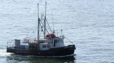 Utah, Abd - Circa 2017: Alaska'da okyanusta seyreden teknenin yavaş hareketi