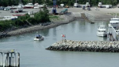 Utah, Abd - Circa 2017: Kanada'da limana doğru giden küçük tekne.