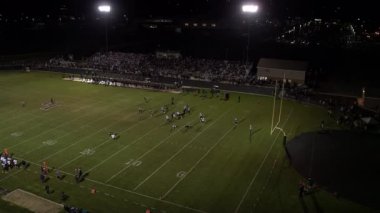 Circa Eylül 2016-Lone Peak, Utah: gece lise futbol oyunu havadan Pan