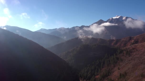 Aerial Panning View Mountain Layers Thin Low Clouds Utah — Stock Video