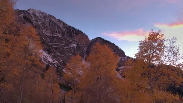 Воздушный Закат Цветного Склона Горы Юты Осенью — стоковое видео