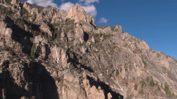 Dağ Tarafı Uçurum Oluşumların Bir Kanyon Utah Hava Atış — Stok video