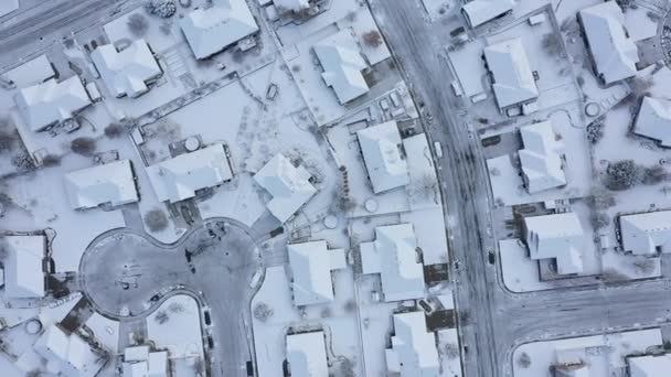 Luchtfoto Kijkt Neer Straten Huizen Bedekt Met Sneeuw Winter Storm — Stockvideo