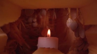 Cadılar Bayramı görüntü'içinde mum yanan ile jack o'lantern ağız yoluyla kabak dışarı içinde hareket.