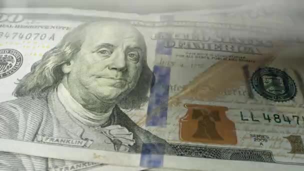 100 Dolar Banknotlarının Yakın Görünümü Birbirlerinin Üzerine Birer Birer Yerleştirildikleri — Stok video
