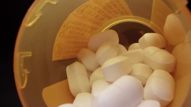Upp Nära Receptbelagda Läkemedel Spillde Bordet Som Tablett Tog Stundbortgång — Stockvideo
