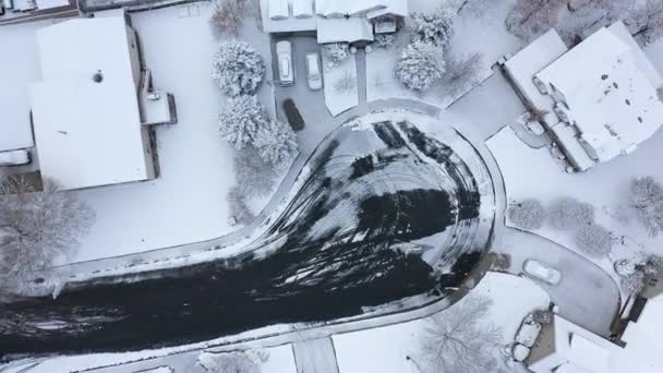 Luchtfoto Stijgt Boven Doodlopende Straat Bekijken Van Sneeuw Het Landschap — Stockvideo