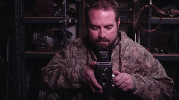 Man Holding Hold Vintage Camera Looking Turns Knob Seeing How — Stock Video