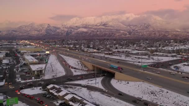 Vista Aerea Del Traffico Sulla Guida Attraverso Contea Dello Utah — Video Stock