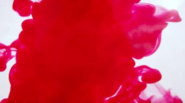 Kırmızı mürekkep tüm beyaz kapsayan su kanama.