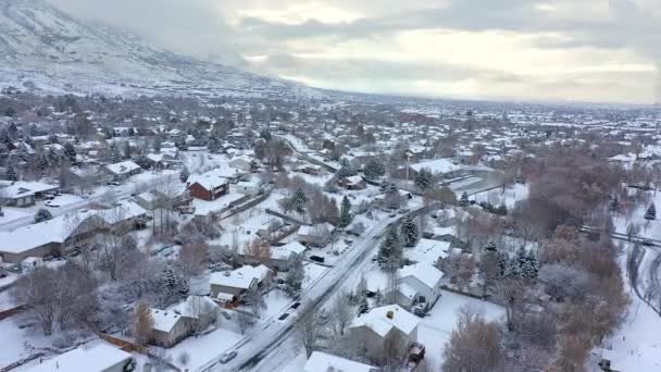 Luftbild Fliegen Über Verschneite Nachbarschaft Winter Nach Frisch Gefallenem Schnee — Stockvideo