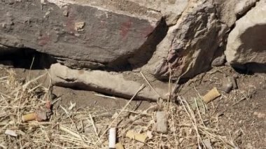 Onların çöp ve çöp bakış açısı insanlar sol yukarı overlook görünümü noktada Squaw zirve, şehirden gelen sigara çöp kaydırma görüntülemek.
