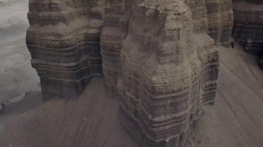Utah çölde Mesa yükselen havadan görünümü.