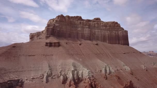 在犹他州沙漠中的野马屁股的空中视野 — 图库视频影像