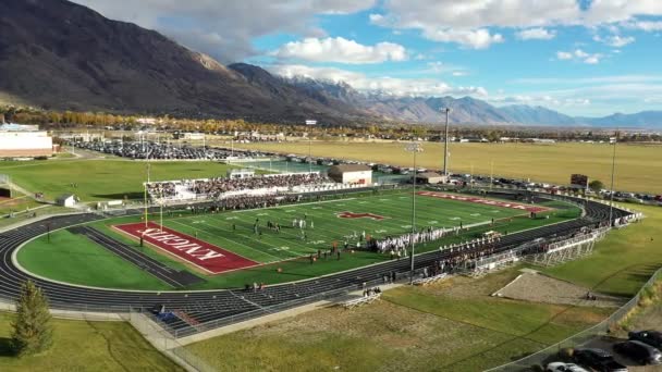 Vista Aérea Del Campo Fútbol Durante Juego Día Soleado Girando — Vídeos de Stock