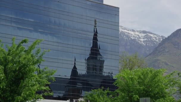 Widok Świątynię Provo City Center Która Odzwierciedla Się Budynku Skin — Wideo stockowe