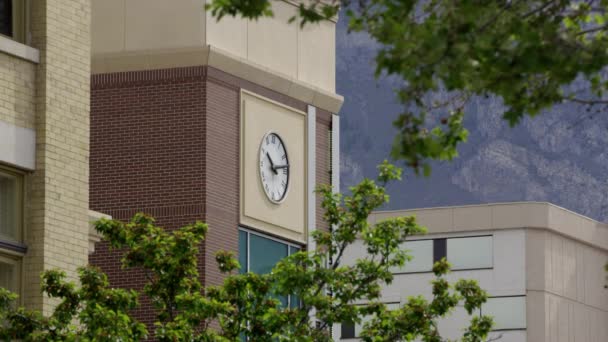 Veduta Statica Del Vecchio Orologio Sull Edificio Nel Centro Provo — Video Stock