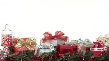 Yukarıdaki reklam metni için oda ile beyaz ekran karşı hediyeler kaydırma görünümü.