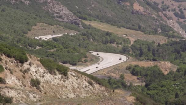 Gorący Letni Dzień Jako Ruch Dyski Krętej Drodze Poprzez Canyon — Wideo stockowe