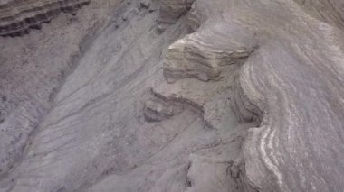 Utah erozyonu arazi görüntüleme çöl tepeleri üzerinde uçan havadan görünümü.