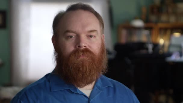 Ansikte Allvarliga Redhead Man — Stockvideo