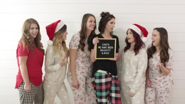 Kadınlar Karatahtaya Noel Baba Yaramazlık Yaptık Iyi Davrandık — Stok video