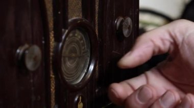 Tarih müzesinde eski radyo