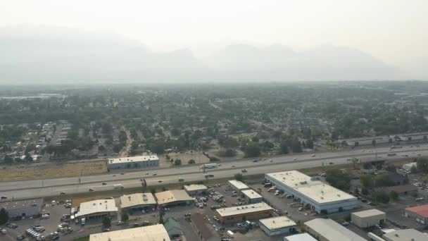Tráfico Autopista Condado Utah Día Del Humo Los Incendios Forestales — Vídeo de stock