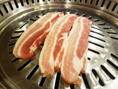 Taze çiğ kırmızı domuz yağı Kore tyle grill Pan