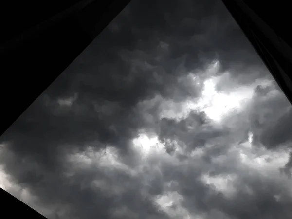 Кут Вгору Вигляд Сутінкової Хмари Під Даху — стокове фото