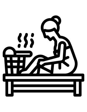 Kadın beyaz arka planda kaplıcada rahatlar.