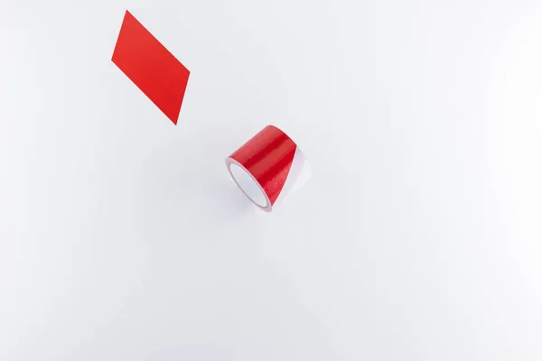 Carretel Fita Barricada Vermelha Branca Fundo Branco Com Espaço Cópia — Fotografia de Stock