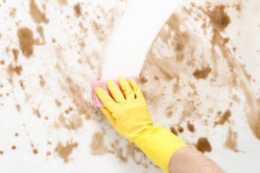 Eldivenli El Silme Süngerile Dağınık Bir Sayaç Temiz