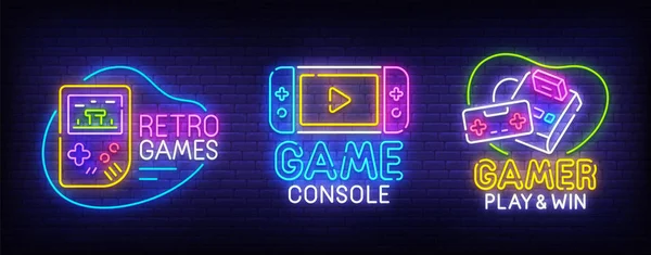Grote set neon billboard Retro Games. Een gamer. Game console logo, label en embleem. Neon teken, geïsoleerde sticker, helder uithangbord, lichtbanner — Stockvector