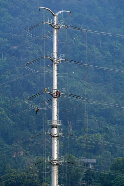Kuala Lumpur Malaisie Août 2019 Travailleurs Travaillant Sur Pôle Électrique — Photo