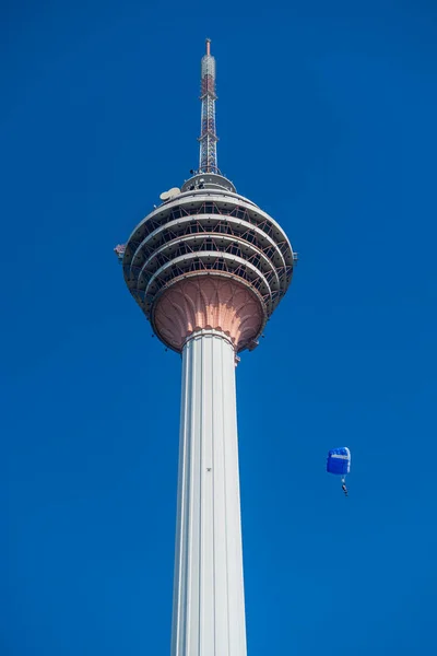 Kuala Lumpur Malaysia 26Th Sep 2019 Base Jumpers Jumps Tower — Fotografia de Stock