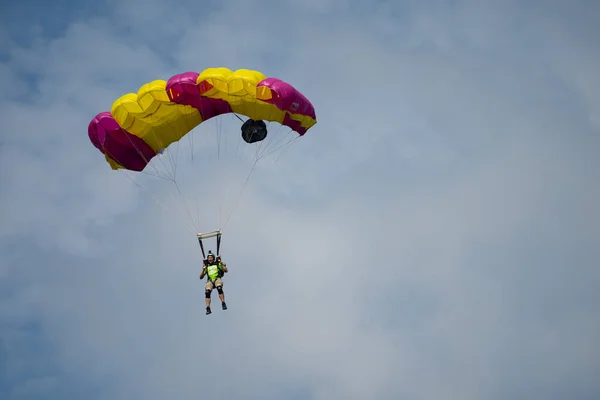 Kuala Lumpur Malaysia 26Th Sep 2019 Base Jumpers Jumps Tower — Stock Photo, Image