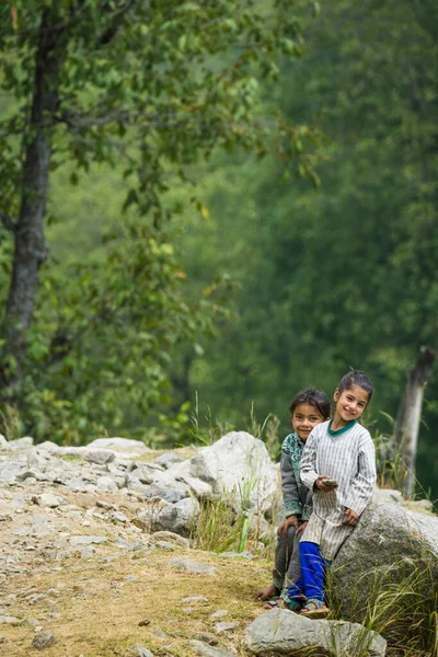 Kashmir India Wrzesień 2019 Widok Poranny Dziewczynami Przed Kamerą Szlaku — Zdjęcie stockowe