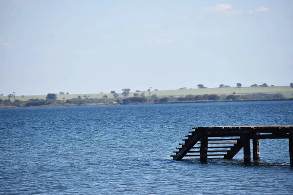 Nehrin altından ahşap güverte