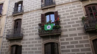 Gotik çeyrek Barcelona tarihi bir binanın balkon