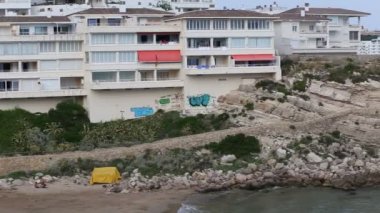 gün batımında denize ve plaja bakan panorama