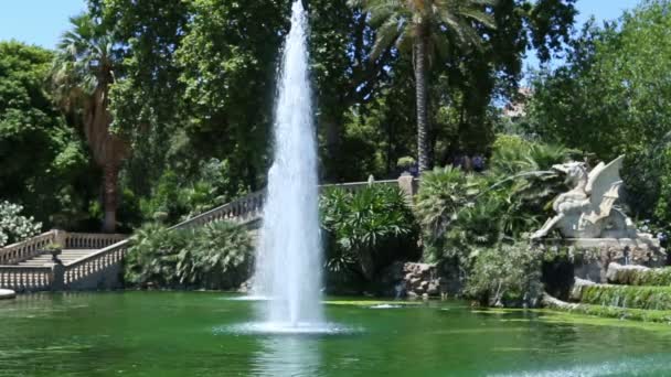 바르셀로나에서 요새의 공원에 분수 큰 캐스케이드 — 비디오