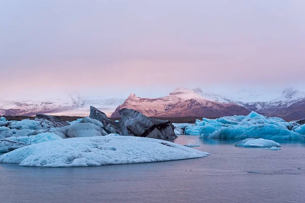 Παγόβουνα Στη Λίμνη Jokulsarlon Κοντά Στον Παγετώνα Vatnajokull Ξημέρωμα Της — Φωτογραφία Αρχείου
