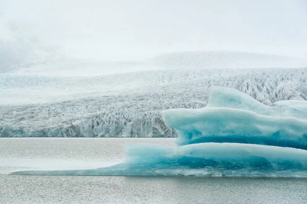 冰岛Vatnajokull国家公园Fjallsarlon冰川湖冰山的封闭 — 图库照片