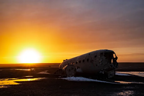 Planet Vrak Solheimasandur Vid Solnedgången Island — Gratis stockfoto