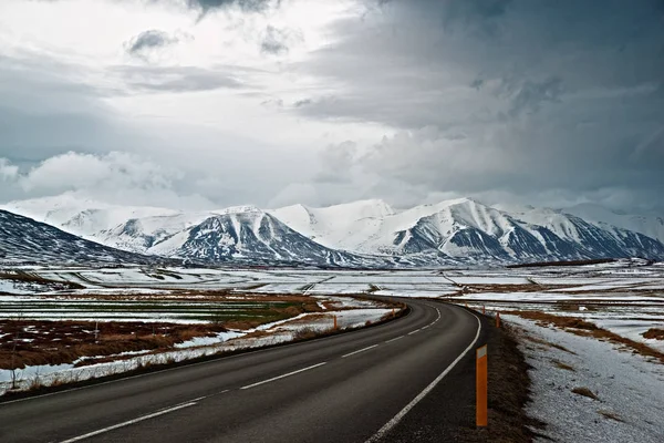 Op de weg naar Dalvik, IJsland — Gratis stockfoto