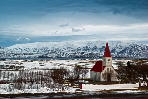 아이슬란드 달비크로 가는 길에 있는 스타에리-아르스코그스키르캬 — 스톡 사진