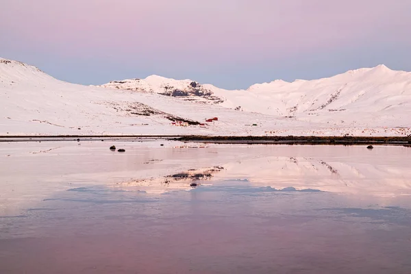 Bergen in Snaefellsnes Peninsula bij Sunset, Iceland — Stockfoto